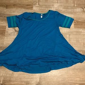 Lularoe women’s small blue tee